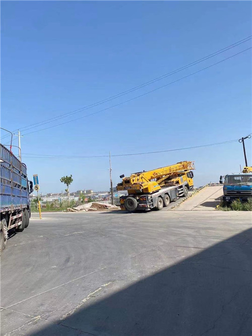 兴安盟25吨吊车的租赁价格大概是多少？