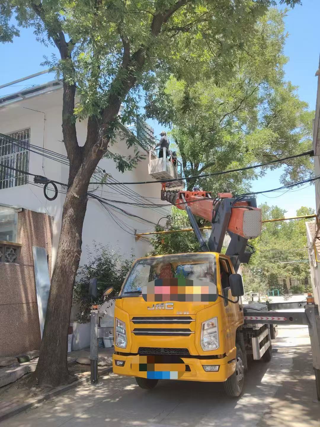 兴安盟高空作业车能吊装重物吗？最大承载多少公斤？