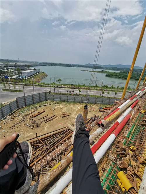 兴安盟作业中发生设备损坏或人员意外，责任怎么划分？