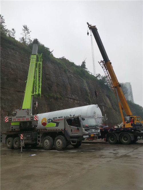 兴安盟“不怕风雨冻”—— 吊车的 “恶劣环境适应” 技术